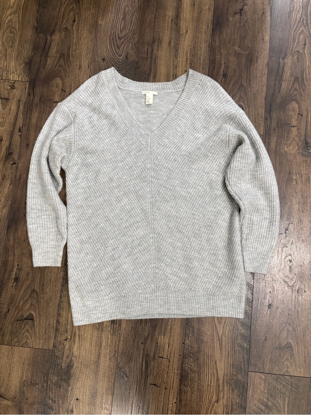 ⭐ H&M Basic Gray V Neck Knit Sweater Size S